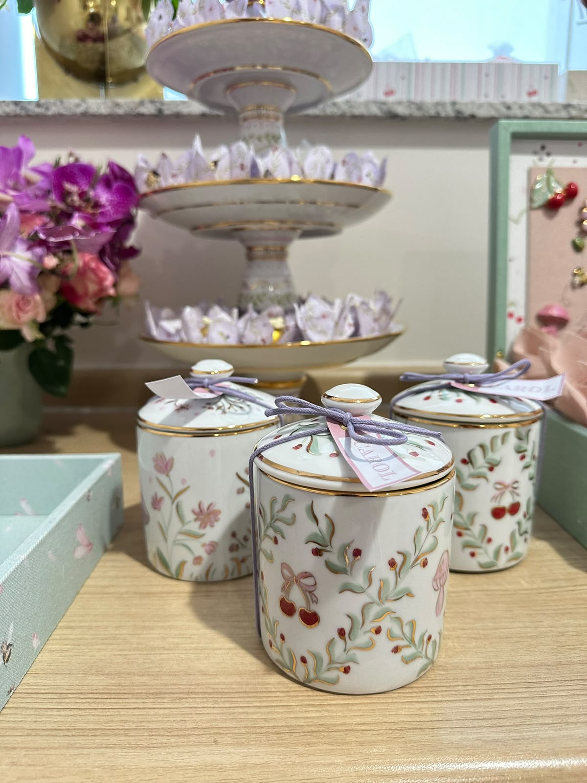 Pote de Porcelana Pintado à Mão com Tampa – M (Vela ou Bomboniere)