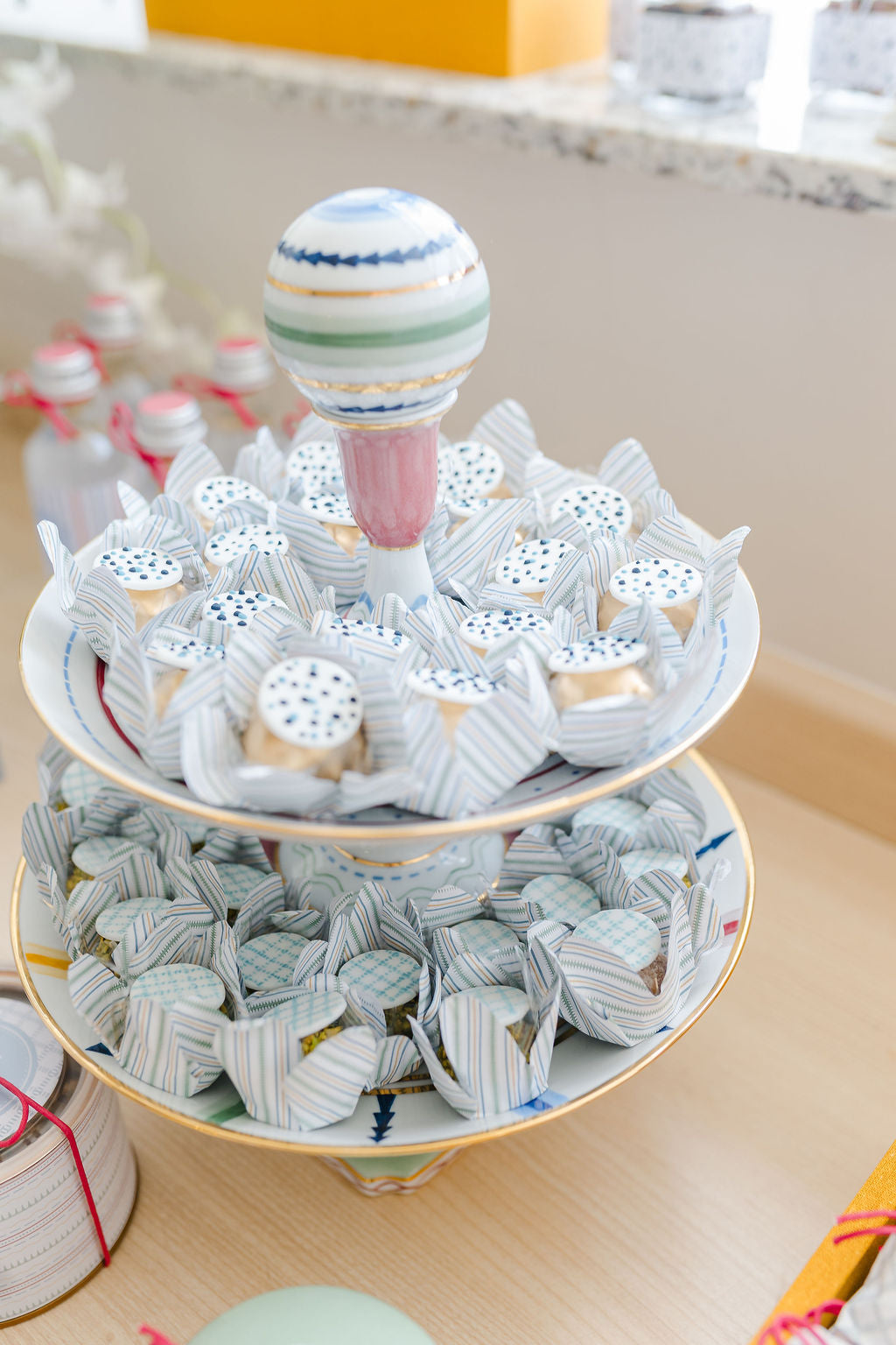 Prato de Doces com Pé em Porcelana – G (29 cm)