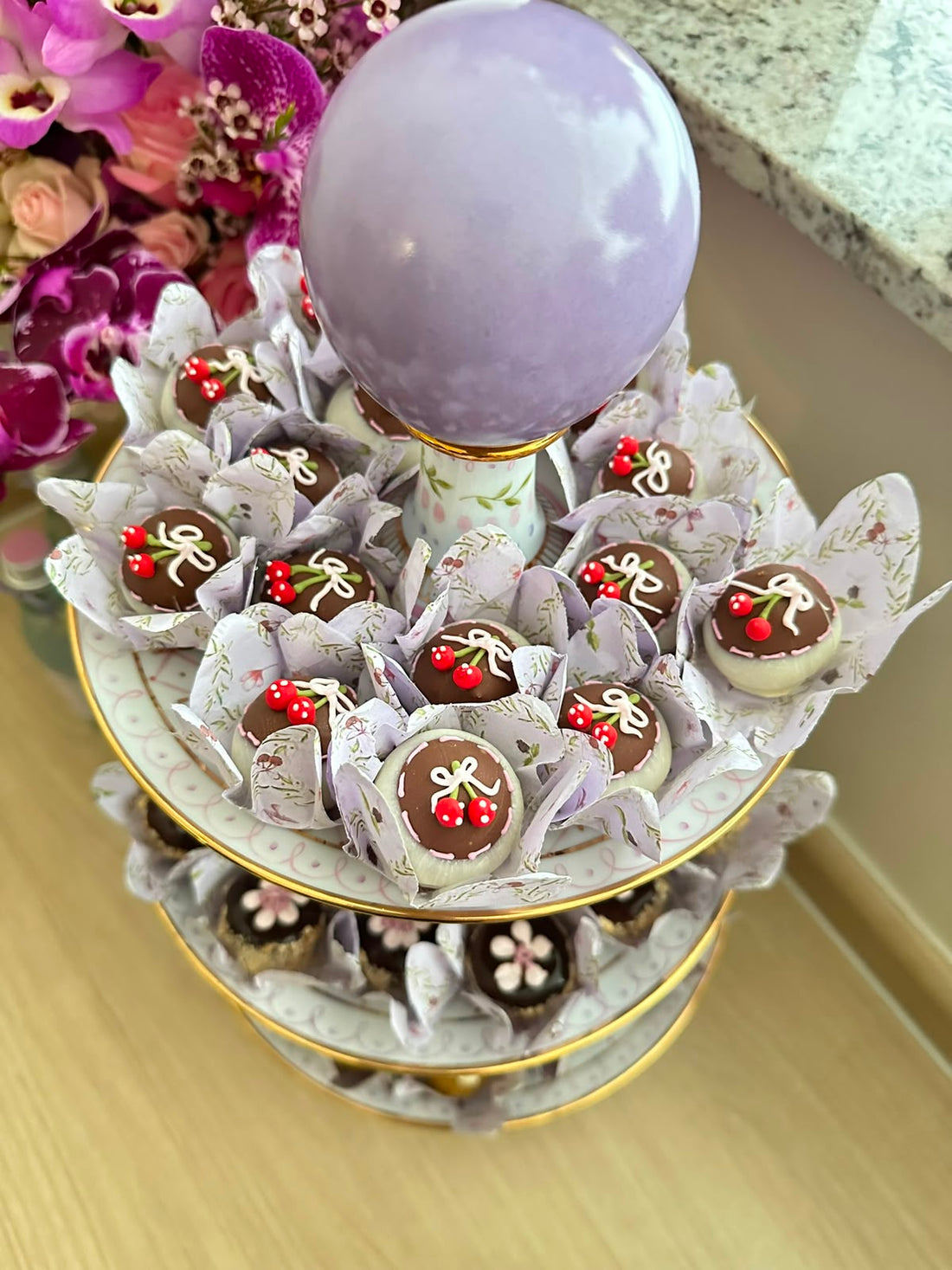 Prato de Doces com Pé em Porcelana – Bailarina (3 Andares)  (29 cm)