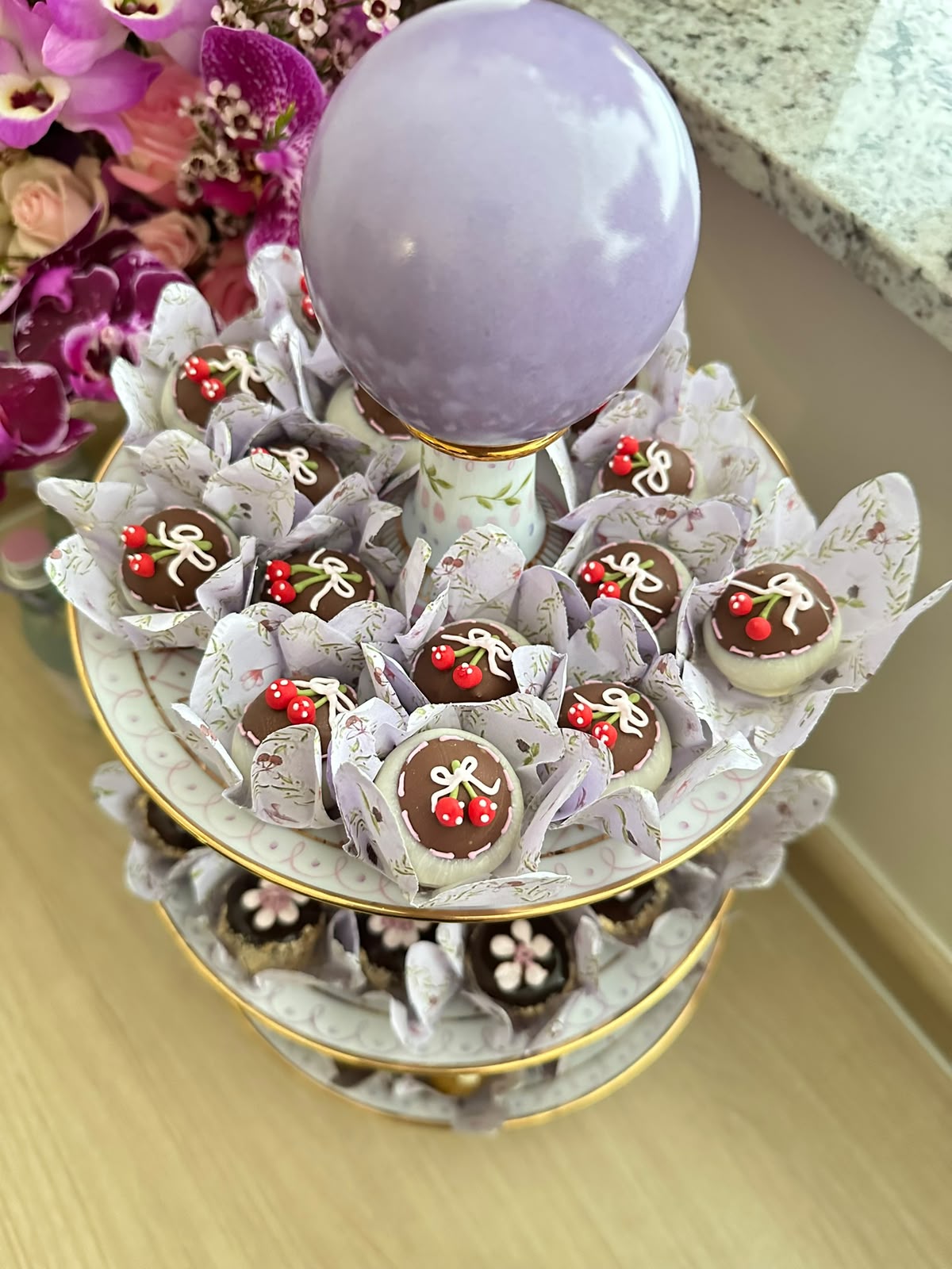 Prato de Doces com Pé em Porcelana – G (29 cm)