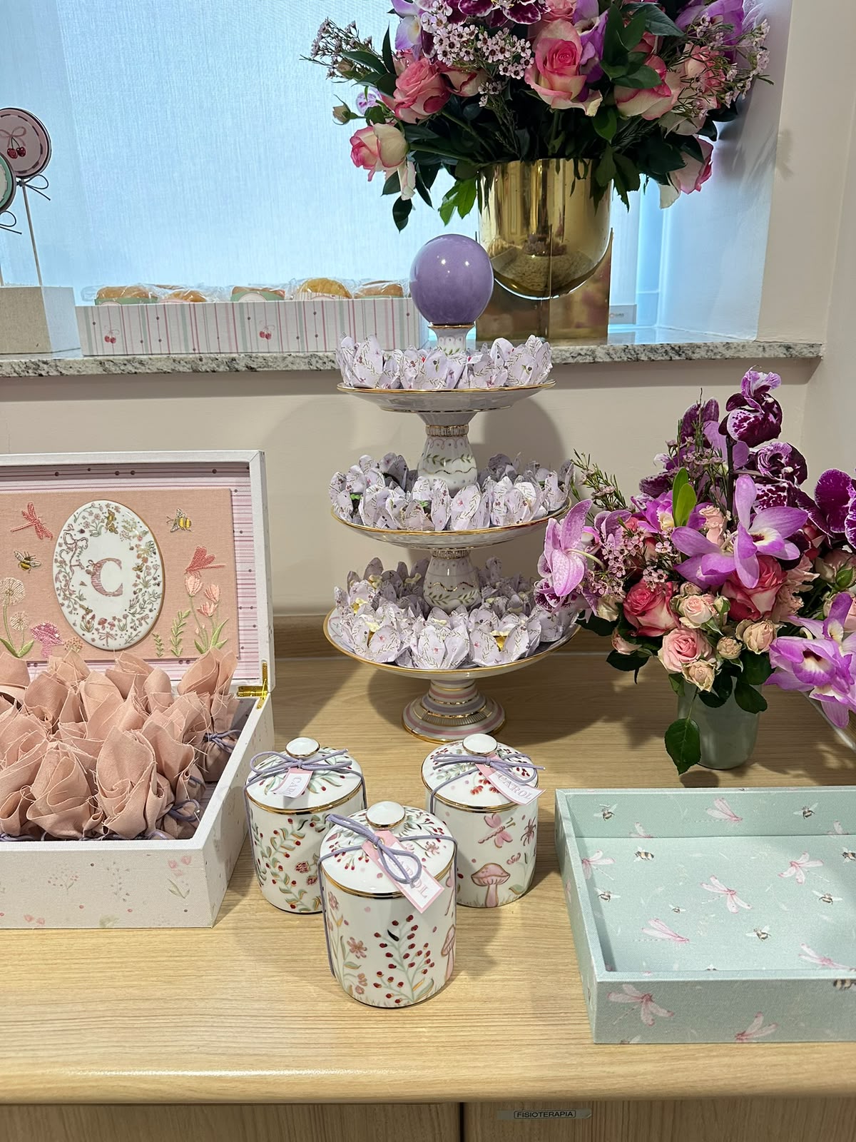 Prato de Doces com Pé em Porcelana – G (29 cm)