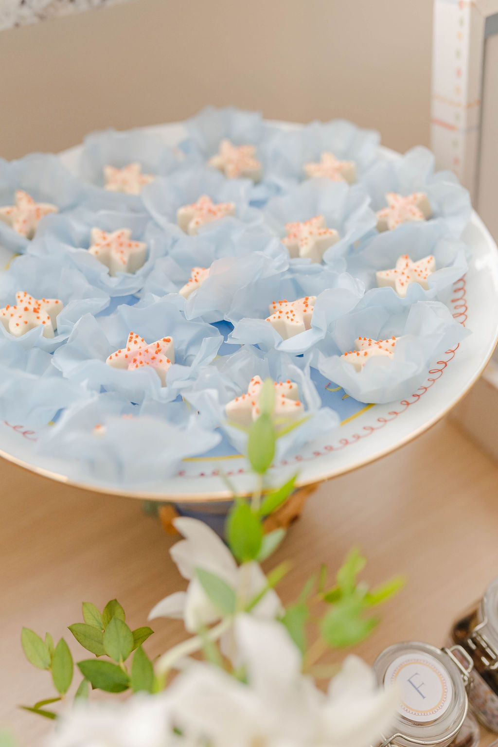 Prato de Doces com Pé em Porcelana – (1 Andar) (14 cm)